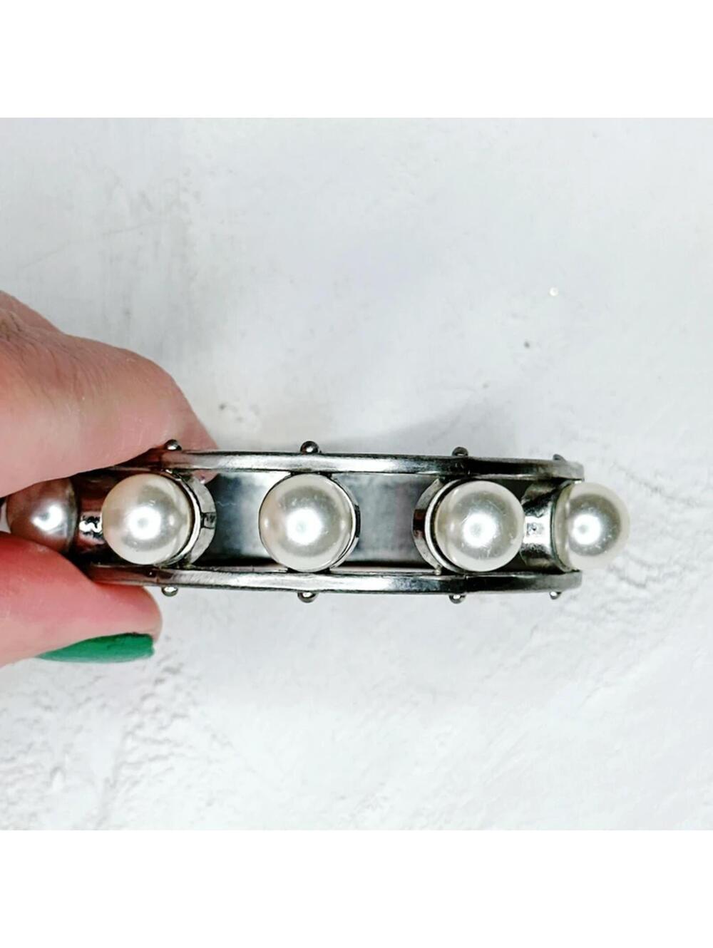 476u. Faux Pearl Hinge Bracelet